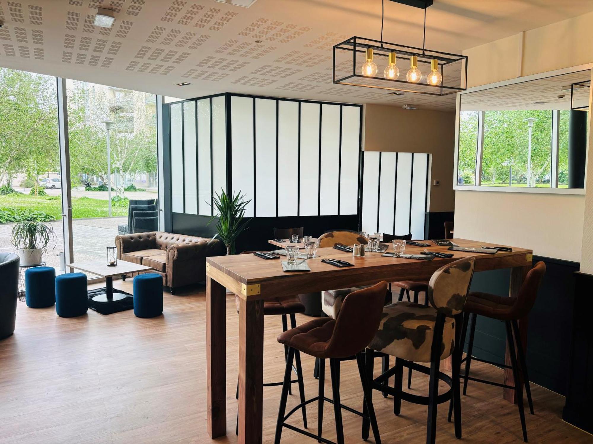 Ibis Lyon Cité Internationale Hotel 3*